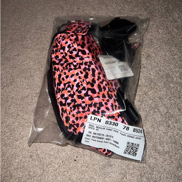 New Fabletics Modular Fanny Pack Flash Orange Safari Spots - Picture 3 of 7